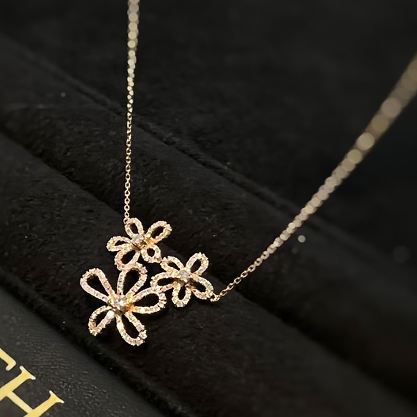 Winter Pendant Necklace: Adding Sparkle to Your Wardrobe