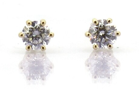 0.64ct G/VS+ Six Claw Diamonds Stud